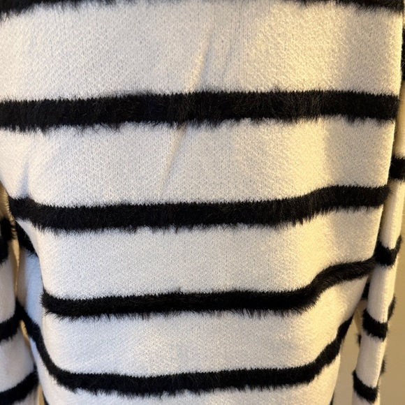 Hem & Thread Black and White V-Neck Sweater - Picture 5 of 6